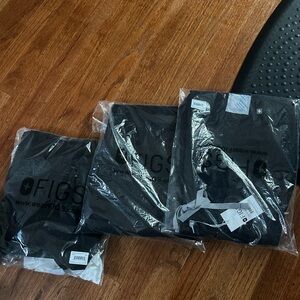 Figs Classic Black Scrub Pants.- 3 brand new pairs of  PANTS. Size MP.